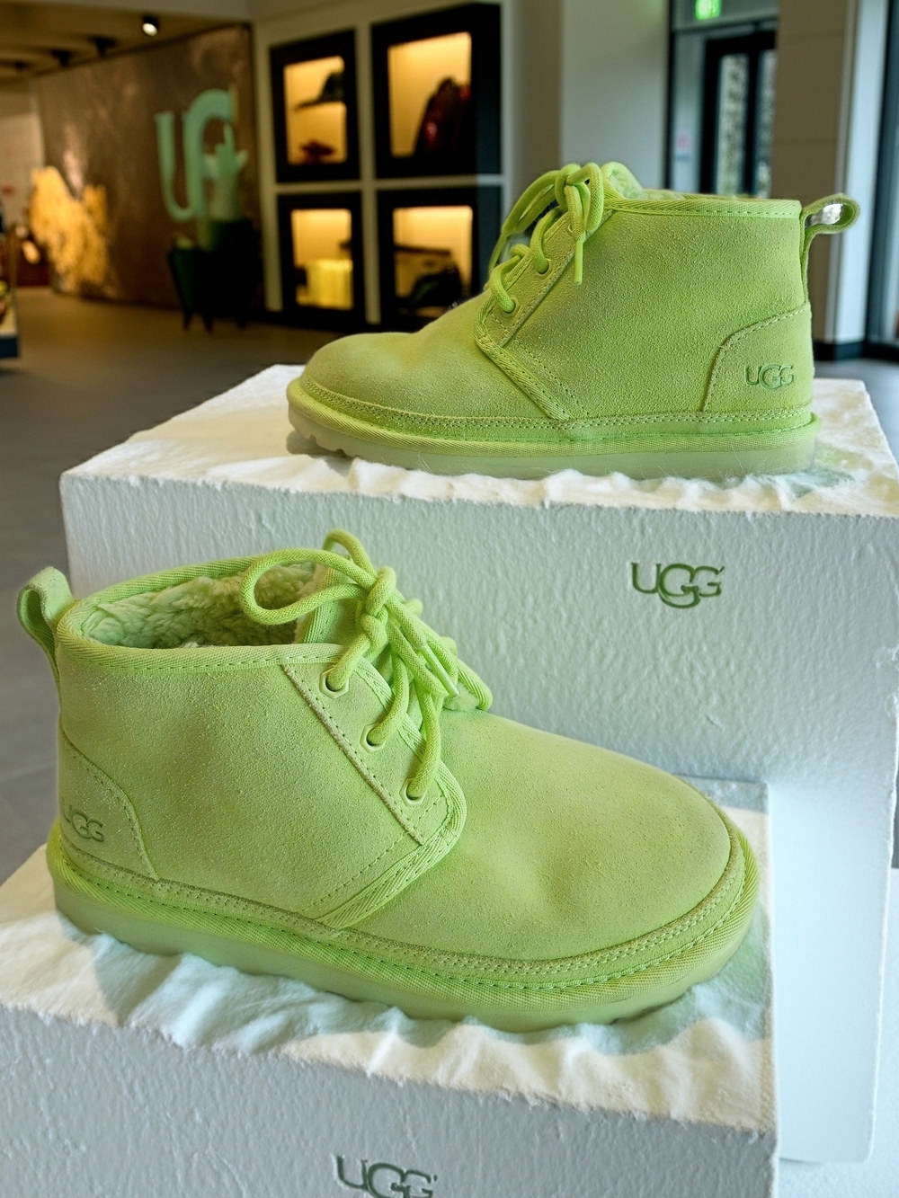 UGG Women's Neon Lime Suede Chukka Shearling Lined Boots Size 5